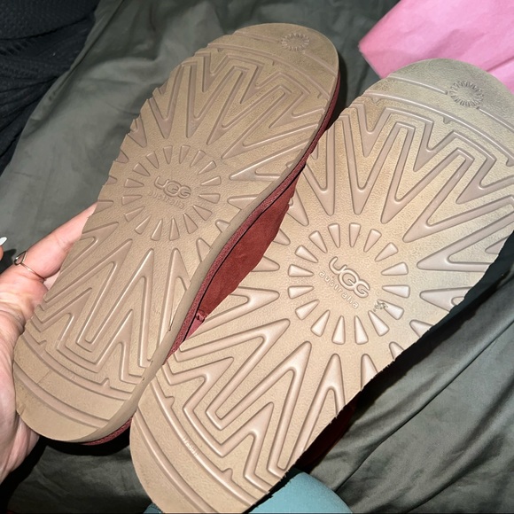 UGGS BRAND NEW NO BOX - Picture 3 of 3